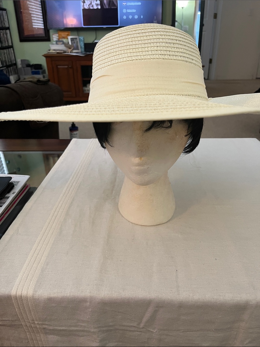 Beautiful Cream Wide-Brim Sun Hat - Women